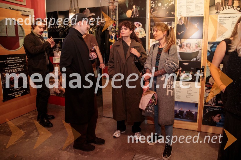  ... ;  Veronika Železnik, igralka;  ... Morska deklica, krstna uprizoritev v Mini teatru