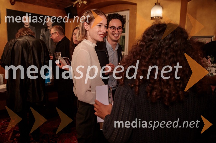  Julija Klavžar, igralka;  Žan Koprivnik, igralecMorska deklica, krstna uprizoritev v Mini teatru