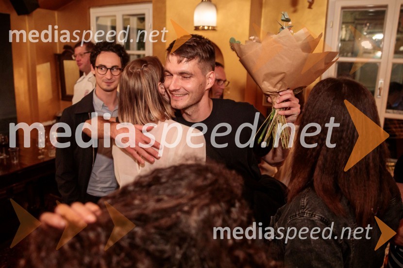  Žan Koprivnik, igralec;  Julija Klavžar, igralka;  Klavdij StarmanMorska deklica, krstna uprizoritev v Mini teatru