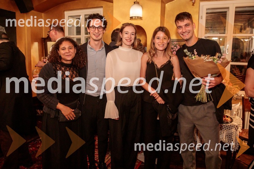  Lina Akif, igralka;  ... ;  Žan Koprivnik, igralec;  Julija Klavžar, igralka;  Klavdij StarmanMorska deklica, krstna uprizoritev v Mini teatru