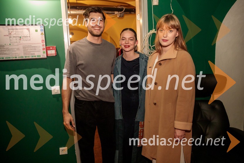  Svit Stefanija, igralec;  Mina Švajger, igralka;  Julita Kropec, igralkaMorska deklica, krstna uprizoritev v Mini teatru