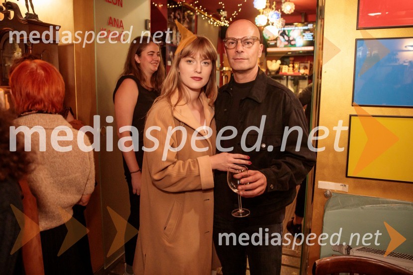  Julita Kropec, igralka;  Branislav Cerović, producentMorska deklica, krstna uprizoritev v Mini teatru