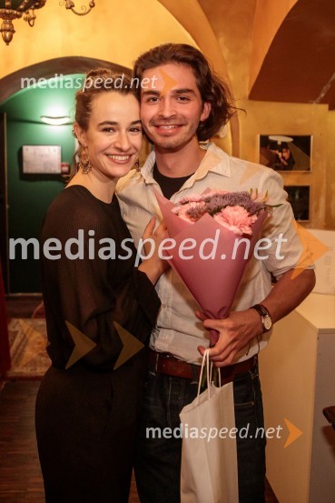  Gaja Filač, igralka;  David ChampaigneMorska deklica, krstna uprizoritev v Mini teatru