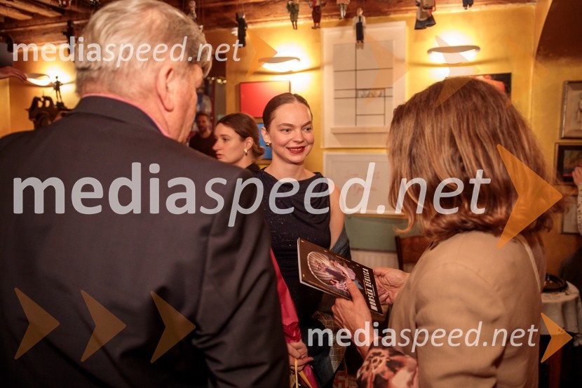  Mina Švajger, igralkaMorska deklica, krstna uprizoritev v Mini teatru