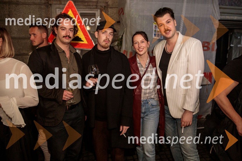  Gal  Oblak, igralec ;  Aljoša Živadinov Zupančič, režiser;  Sara Gorše, igralka;  Claudi Sovre, vizualni umetnikMorska deklica, krstna uprizoritev v Mini teatru