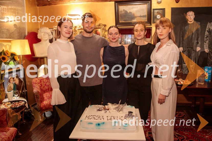  Julija Klavžar, igralka;  Mina Švajger, igralka;  Svit Stefanija, igralec;  Gaja Filač, igralka;  Julita Kropec, igralkaMorska deklica, krstna uprizoritev v Mini teatru