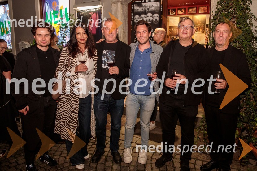  ... ;  Vesna Milek, novinarka in publicistka;  Ivica Buljan, režiser;  ... ;  Robert Waltl, direktor, Mini teater;  ... Morska deklica, krstna uprizoritev v Mini teatru