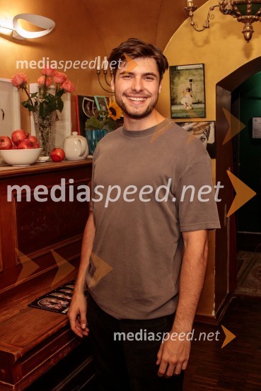  Svit Stefanija, igralecMorska deklica, krstna uprizoritev v Mini teatru