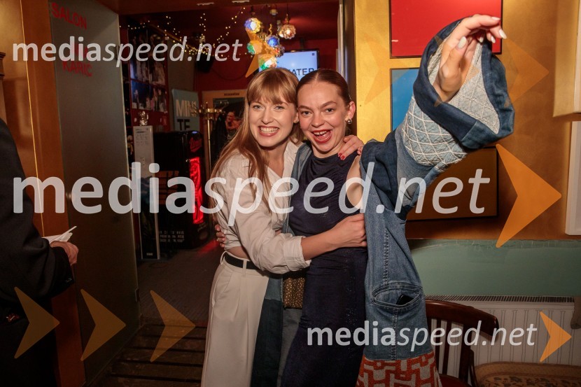  Julita Kropec, igralka;  Mina Švajger, igralkaMorska deklica, krstna uprizoritev v Mini teatru