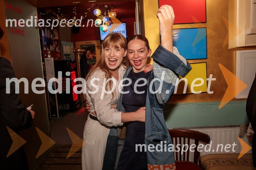  Julita Kropec, igralka;  Mina Švajger, igralkaMorska deklica, krstna uprizoritev v Mini teatru