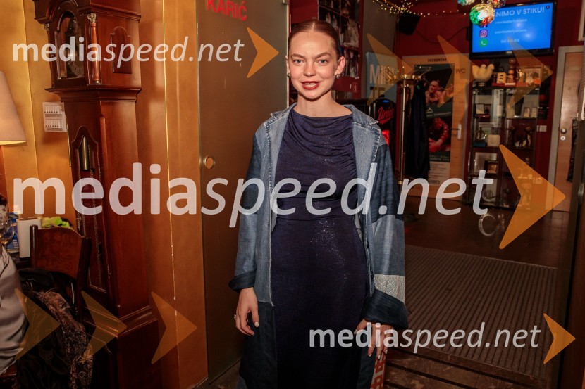  Mina Švajger, igralkaMorska deklica, krstna uprizoritev v Mini teatru