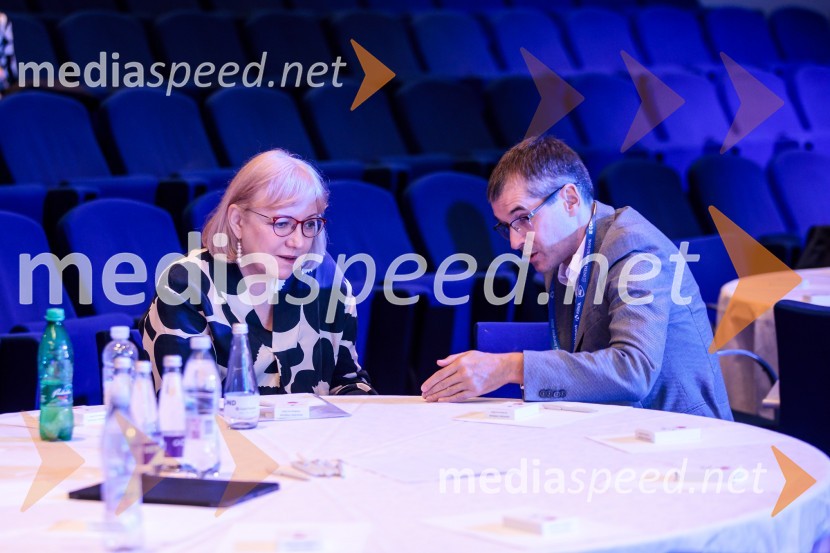 dr. Renata Salecl, filozofinja; mag. Aleš Vičič, športni psihologManagerski kongres 2024, drugi dan