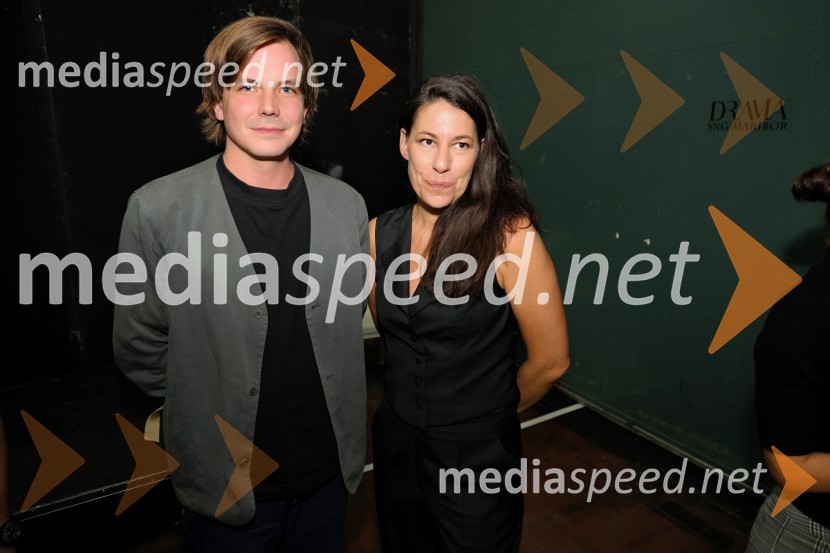  Dorian Šilec Petek, režiser;  Minca Lorenci, igralkaŽenske na oblasti, premiera drame v SNG Maribor