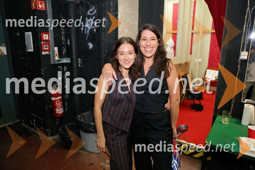  Liza Marijina, igralka;  Minca Lorenci, igralkaŽenske na oblasti, premiera drame v SNG Maribor