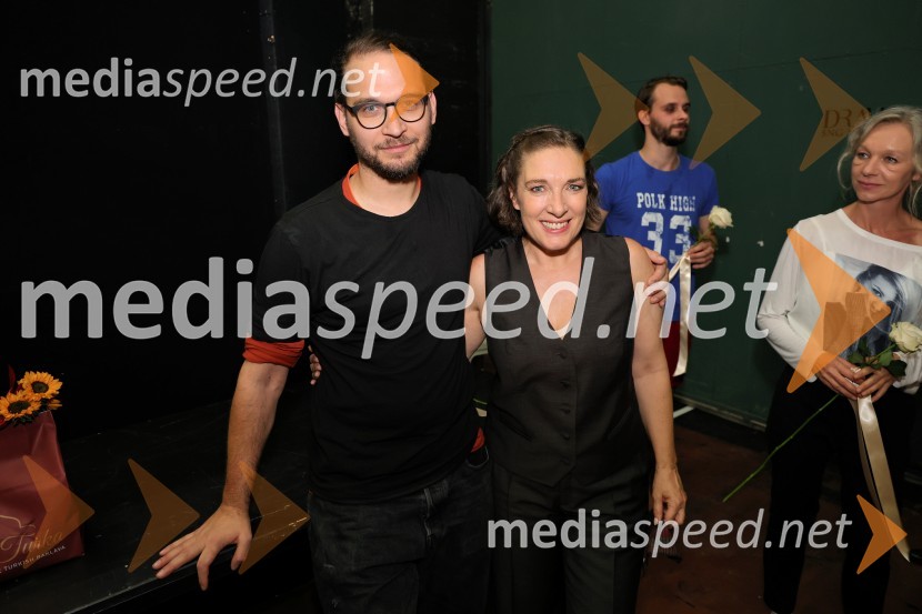  Lev Predan Kowarski, direktor fotografije;  Maša Žilavec, igralkaŽenske na oblasti, premiera drame v SNG Maribor