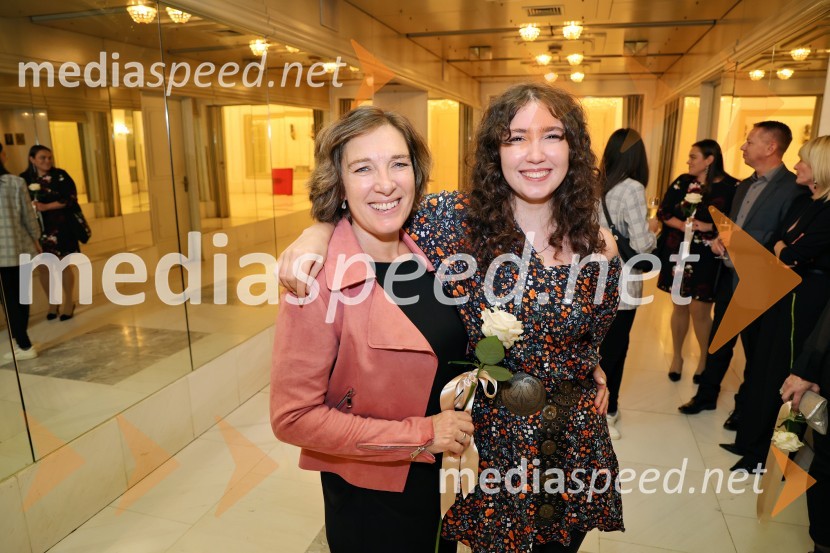  Maša Žilavec, igralka;  ... Ženske na oblasti, premiera drame v SNG Maribor