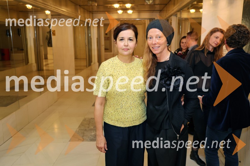  Ksenija Mišič, igralka;  Nataša Matjašec Rošker, igralkaŽenske na oblasti, premiera drame v SNG Maribor