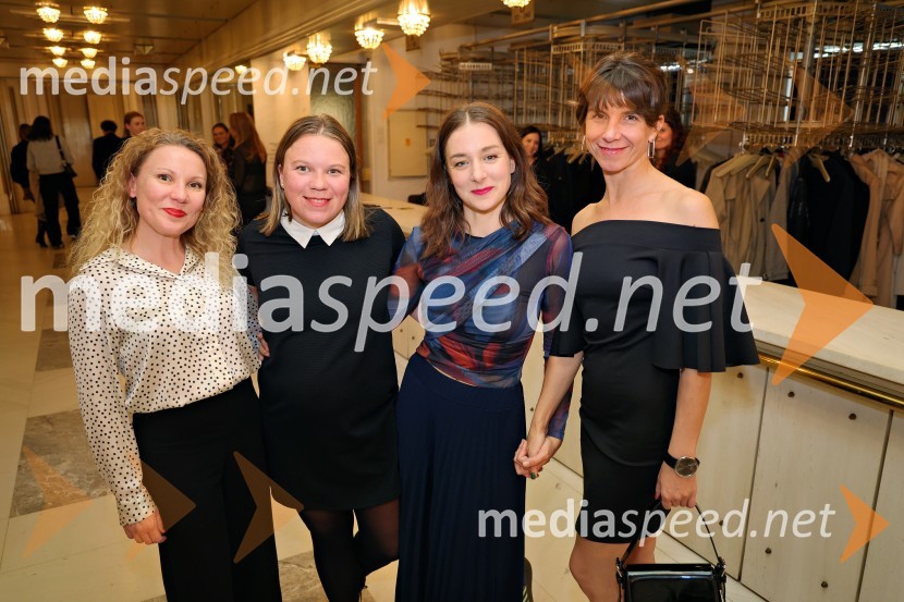  Petra Kavaš, igralka, PR-ovka Festival Ljubljana;  Mateja Kokol, režiserka;  Liza Marijina, igralka;  ... Ženske na oblasti, premiera drame v SNG Maribor