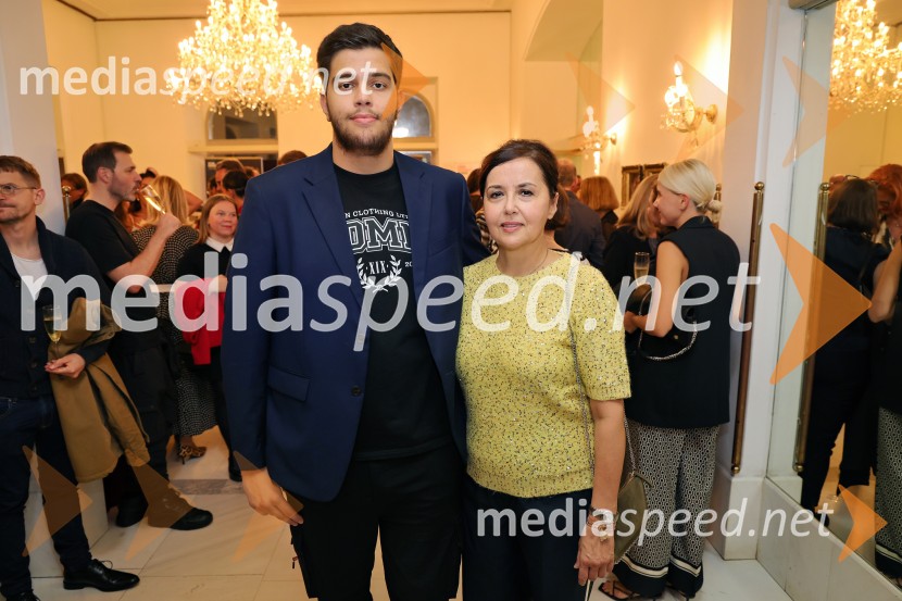  Angel Lav Grahovac;  Ksenija Mišič, igralkaŽenske na oblasti, premiera drame v SNG Maribor