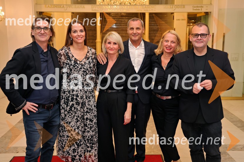  Aleksandar  Popovski, režiser, umetniški direktor Drame SNG Maribor;  Špela Lešnik, producentka Drame SNG Maribor;  Anja  Žižek, marketing SNG Maribor;  Danilo Rošker, direktor SNG Maribor;  Jasmina Leskovar, SNG Maribor;  Alan Kavčič, predstavnik za odnose z javnostmi SNG MariborŽenske na oblasti, premiera drame v SNG Maribor