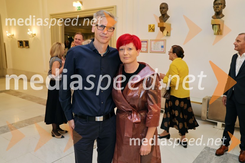  Damir Lukežič;  Valerija Grubelnik, Cvetličarna GrubelnikŽenske na oblasti, premiera drame v SNG Maribor