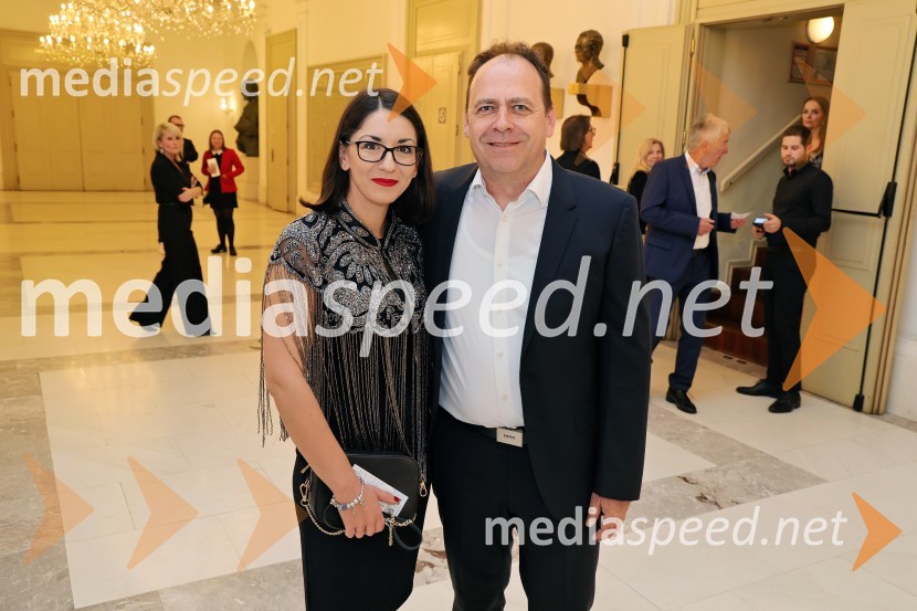  Emilija Stojmenova Duh, ministrica za digitalno preobrazbo; dr. Andrej DuhŽenske na oblasti, premiera drame v SNG Maribor