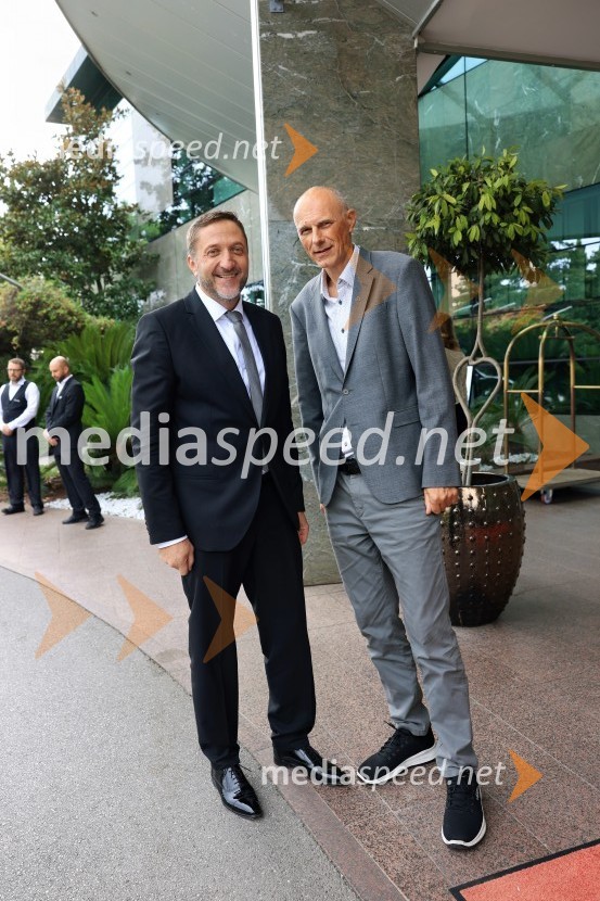  Klemen Boštjančič, minister za finance; mag. Iztok Seljak, predsednik, Združenje ManagerManagerski kongres 2024, drugi dan