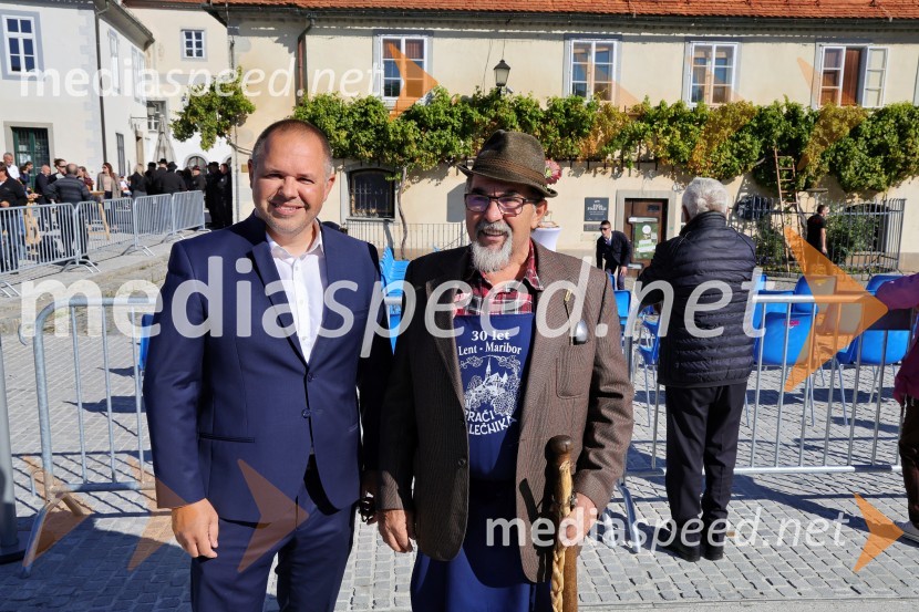  Jure Struc, direktor, Zavod za turizem Maribor;  Alojz  Jenuš - Slavek, outar in brač iz MalečnikaSvečana trgatev Najstarejše trte 2024
