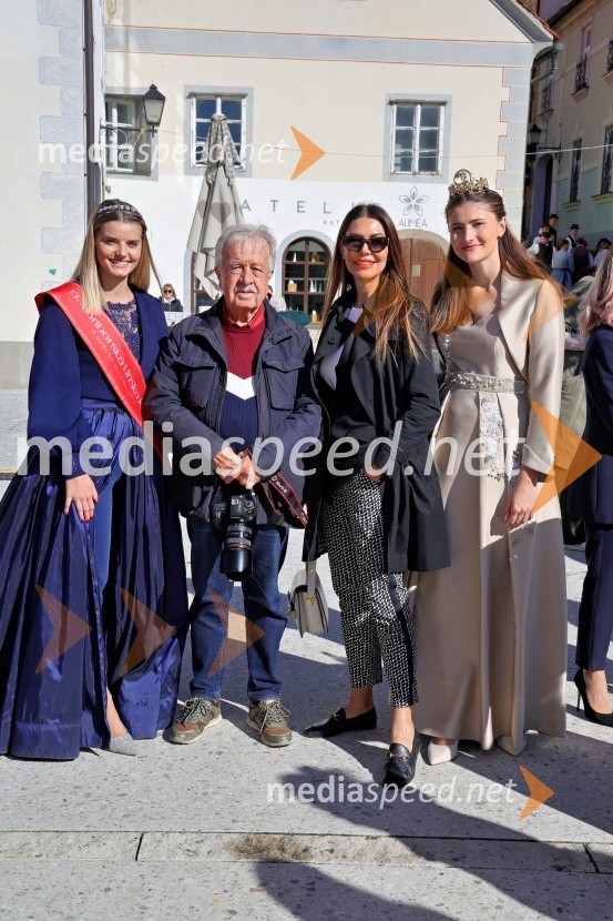  Maruša Mukenauer, Mariborska vinska kraljica 2023;  Rade  Bakračevič, predsednik Nadzornega odbora Zveze Srbov Slovenije, fotograf;  Sanja Ferjančič, 27. Vinska kraljica Slovenije 2024;  ... Svečana trgatev Najstarejše trte 2024