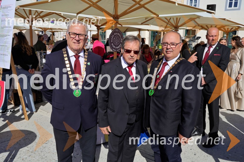  Milan Razdevšek, nekdanji direktor Zavoda za turizem Maribor; mag.  Jože Protner, vinar;  ... Svečana trgatev Najstarejše trte 2024