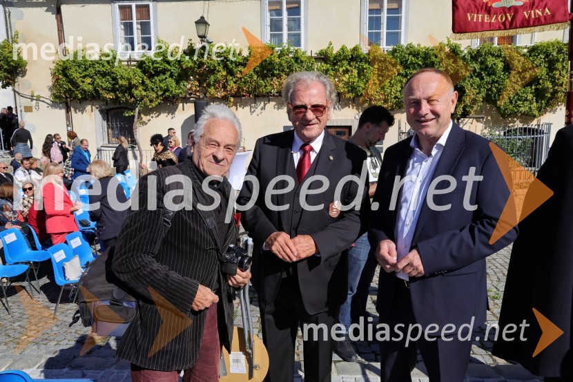  Smiljan Pušenjak, fotograf;  ... ;  Stane Kocutar, mestni viničar, skrbnik Stare trte, novinar Radia Maribor, zgodovinarSvečana trgatev Najstarejše trte 2024