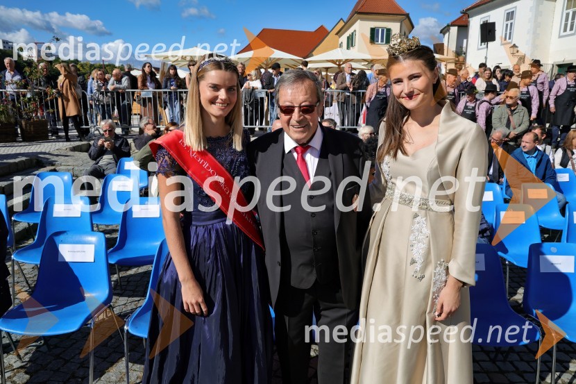  Maruša Mukenauer, Mariborska vinska kraljica 2023; mag.  Jože Protner, vinar;  Sanja Ferjančič, 27. Vinska kraljica Slovenije 2024Svečana trgatev Najstarejše trte 2024