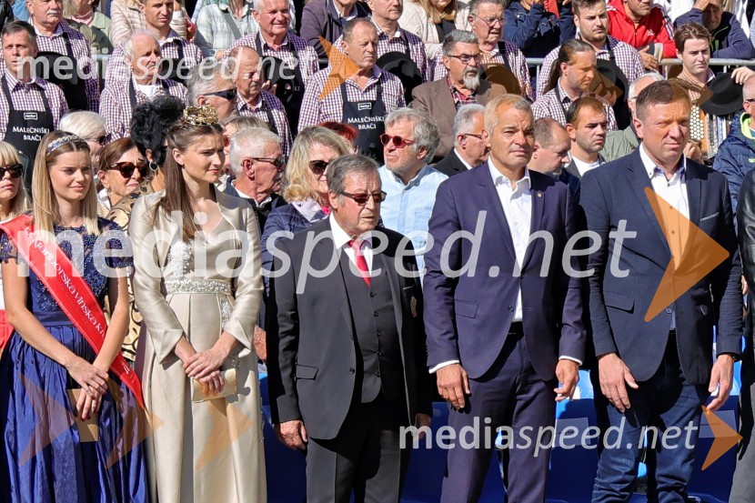  Maruša Mukenauer, Mariborska vinska kraljica 2023;  Sanja Ferjančič, 27. Vinska kraljica Slovenije 2024; mag.  Jože Protner, vinar;  Aleksander Saša Arsenovič, župan, Mestna občina Maribor;  ... Svečana trgatev Najstarejše trte 2024