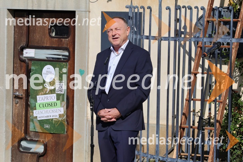  Stane Kocutar, mestni viničar, skrbnik Stare trte, novinar Radia Maribor, zgodovinarSvečana trgatev Najstarejše trte 2024