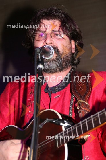 Umrl je pevec skupine Šukar Igor Misdaris