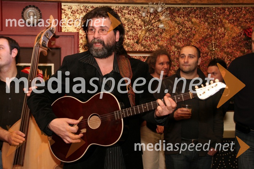 Umrl je pevec skupine Šukar Igor Misdaris