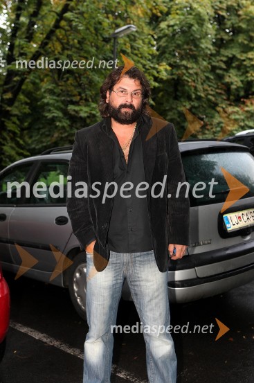 Umrl je pevec skupine Šukar Igor Misdaris