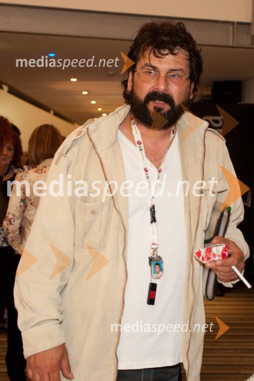 Umrl je pevec skupine Šukar Igor Misdaris