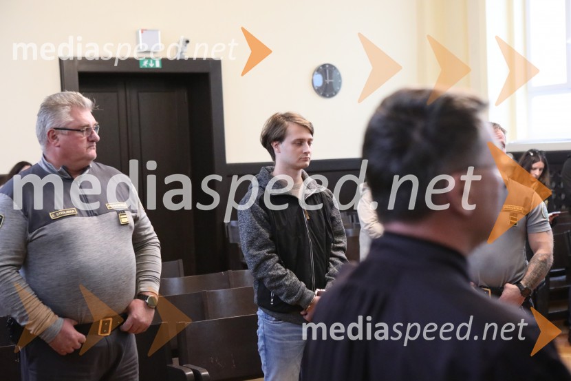  ... ;  Luka GašparičLuka Gašparič za poskus umora v mariborskem parku dobil 15 let zapora