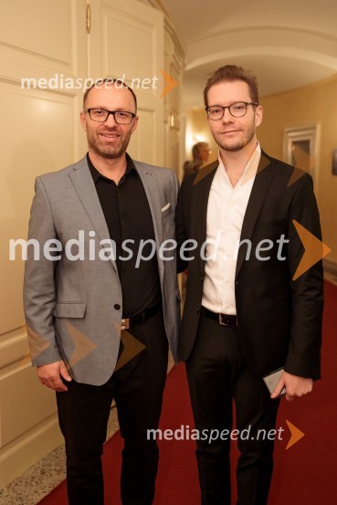  Klemen Valter, poslovni vodja programa, SNG Opera in Balet Ljubljana;  Ayrton Desimpelaere, belgijski dirigentPremiera komične opere Falstaff v SNG Opera in balet Ljubljana