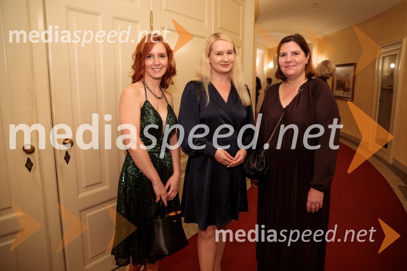  Sara  Bergman Recek, zobozdravnica, paradontologinja;  Tina Šrot, novinarka Uredništva oddaj o kulturi na TV SLO;  Teja Pelko, novinarkaPremiera komične opere Falstaff v SNG Opera in balet Ljubljana