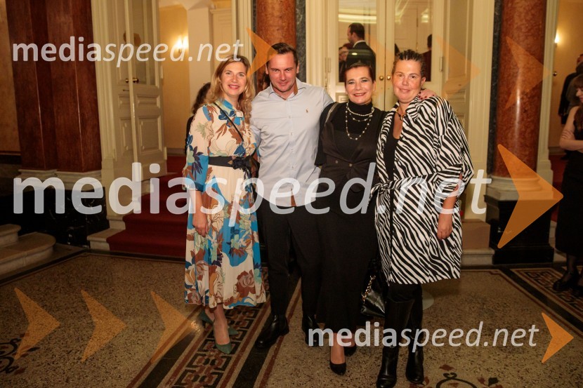  Barbara Čepirlo Čičigoj, odnosi z javnostjo Opera in Balet Ljubljana;  Grega Ferjan; mag. Saša Leban, generalka komisarka RS Expo 2025 Osaka;  ... Premiera komične opere Falstaff v SNG Opera in balet Ljubljana