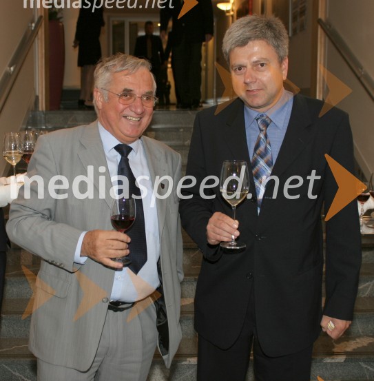 Doc. dr. Zmago Turk, dr.med., spec. fizikalne in reh. medicine, predsednik UO Univerze v Mariboru in Andrej Verlič, trener hokejistk Terme MariborHotel Habakuk 7. obletnica