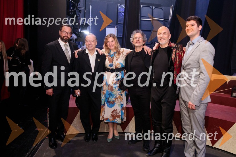  Marko  Hribernik, direktor SNG Opera in balet Ljubljana;  Marco Guidarini, dirigent;  Barbara Čepirlo Čičigoj, odnosi z javnostjo Opera in Balet Ljubljana;  Emanuele Gamba, režiser;  Nebojša Babić, operni pevec, bas;  Črt Lasbaher, dirigentPremiera komične opere Falstaff v SNG Opera in balet Ljubljana