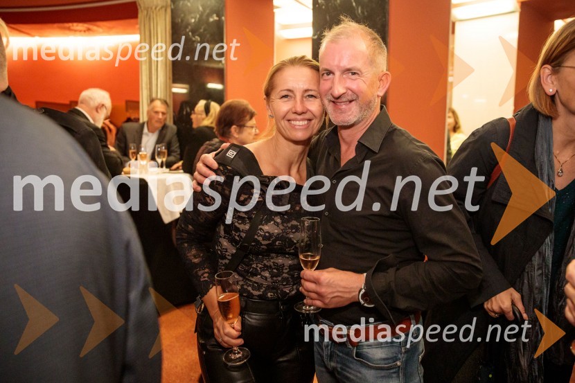  Darja Štravs Tisu, radijska voditeljica, glasbenica in fotografinja;  Anton HabjanPremiera komične opere Falstaff v SNG Opera in balet Ljubljana