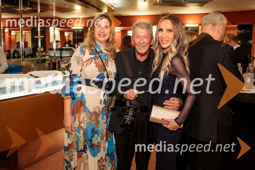  Barbara Čepirlo Čičigoj, odnosi z javnostjo Opera in Balet Ljubljana;  Stane Jerko, fotograf; dr. Polona Pičman ŠtefančičPremiera komične opere Falstaff v SNG Opera in balet Ljubljana