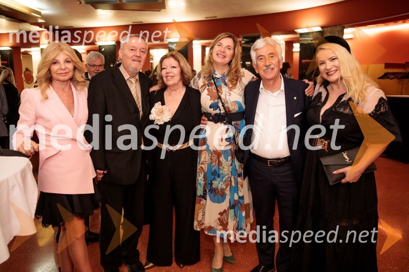  Darja Kuhar Kotnik, soustanoviteljica in podpredsednica Društva za zdravje naroda;  ... ; dr. Nada Pavšer, koordinatorka gibanja Povežimo Slovenijo, ustanoviteljica slovenske mreže Ekošol;  Barbara Čepirlo Čičigoj, odnosi z javnostjo Opera in Balet Ljubljana;  Rajko Kotnik, bivši poslovni direktor Cankarjevega doma, dosedanji predsednik Lions kluba Ljubljana Rožnik;  Danica Lovenjak, novinarka, voditeljicaPremiera komične opere Falstaff v SNG Opera in balet Ljubljana