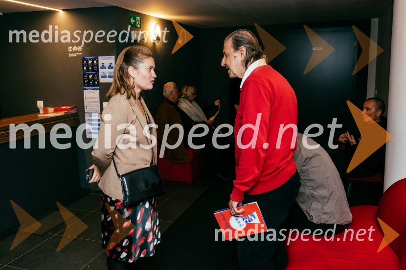  Milana Simonič, vodja marketinga in odnosov za javnostmi SLG Celje;  Emil  Filipčič, avtor besedilaVeselja dom, premiera komedije v SLG Celje