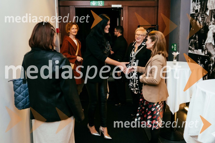  ... ;  Janja Sluga, poslanka Gibanje Svoboda;  Urška Vouk, koordinatorka in organizatorka kulturnega programa v SLG CeljeVeselja dom, premiera komedije v SLG Celje