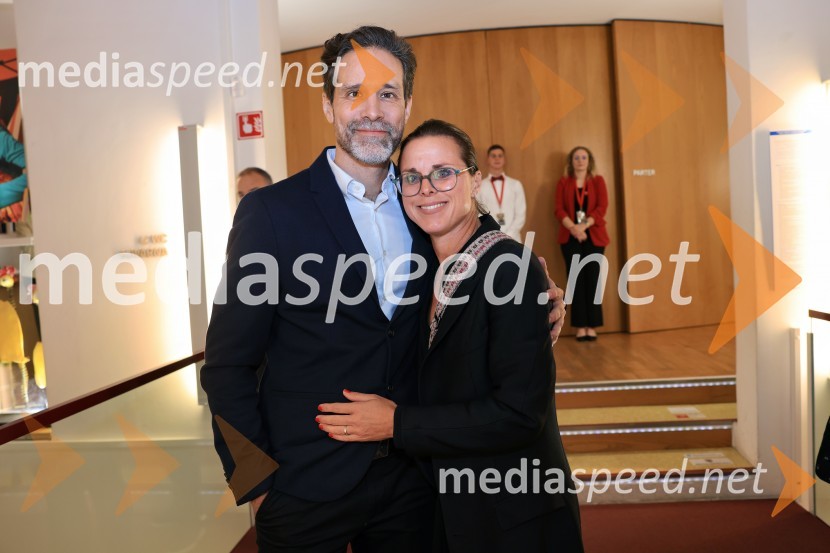  ... ;  Petra Hrastar, MGLRadost, premiera drame, Mestno gledališče Ptuj